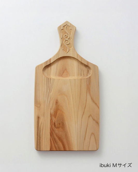 アイヌ文様のカッティングプレート