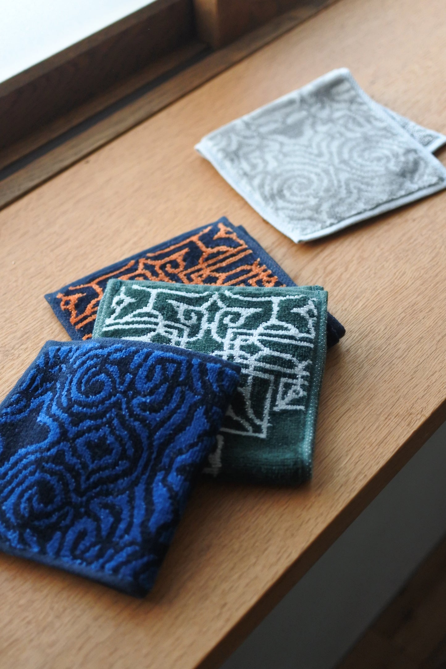 アイヌ文様の今治タオルハンカチ　4color