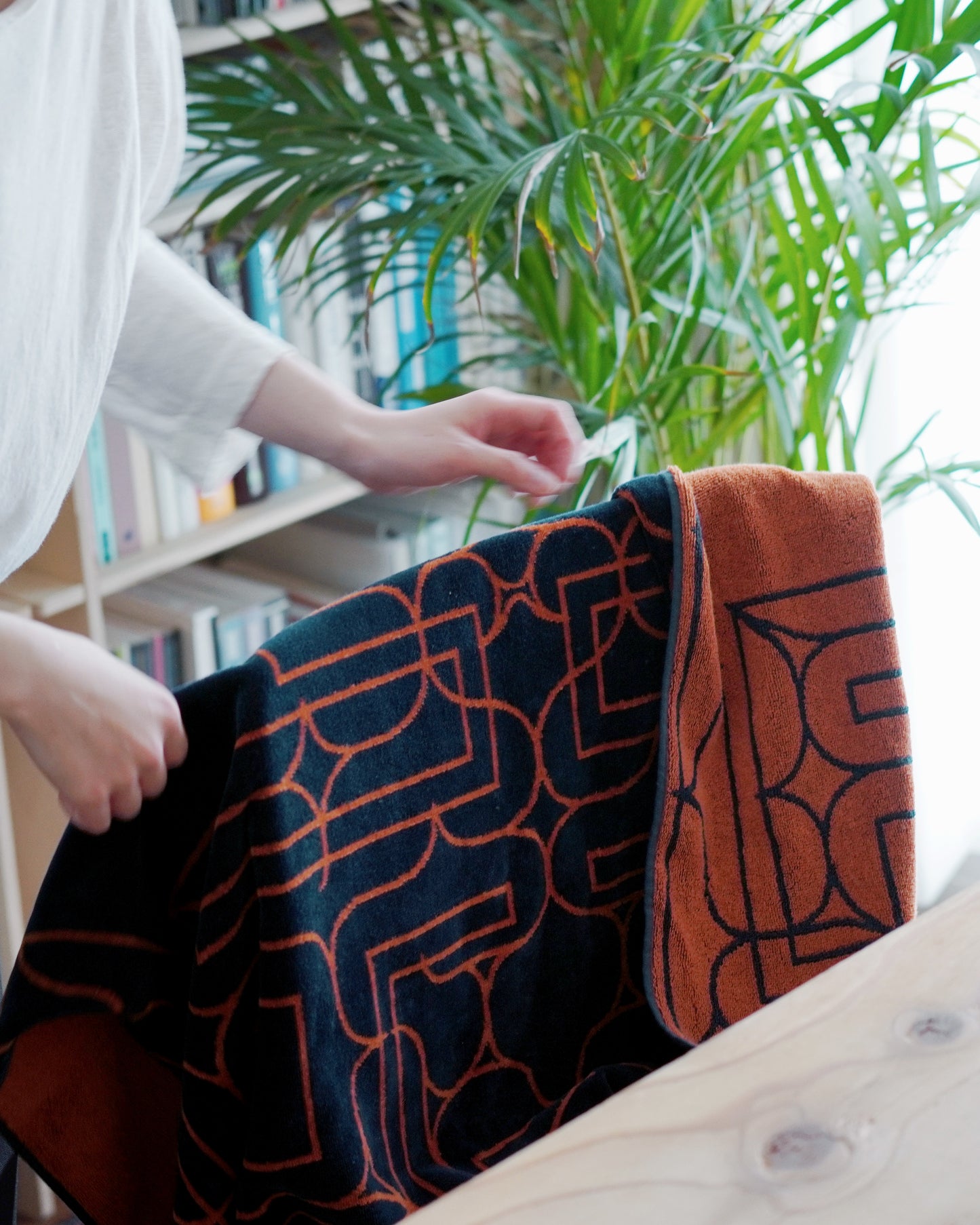 アイヌ文様の今治タオルブランケット　4color