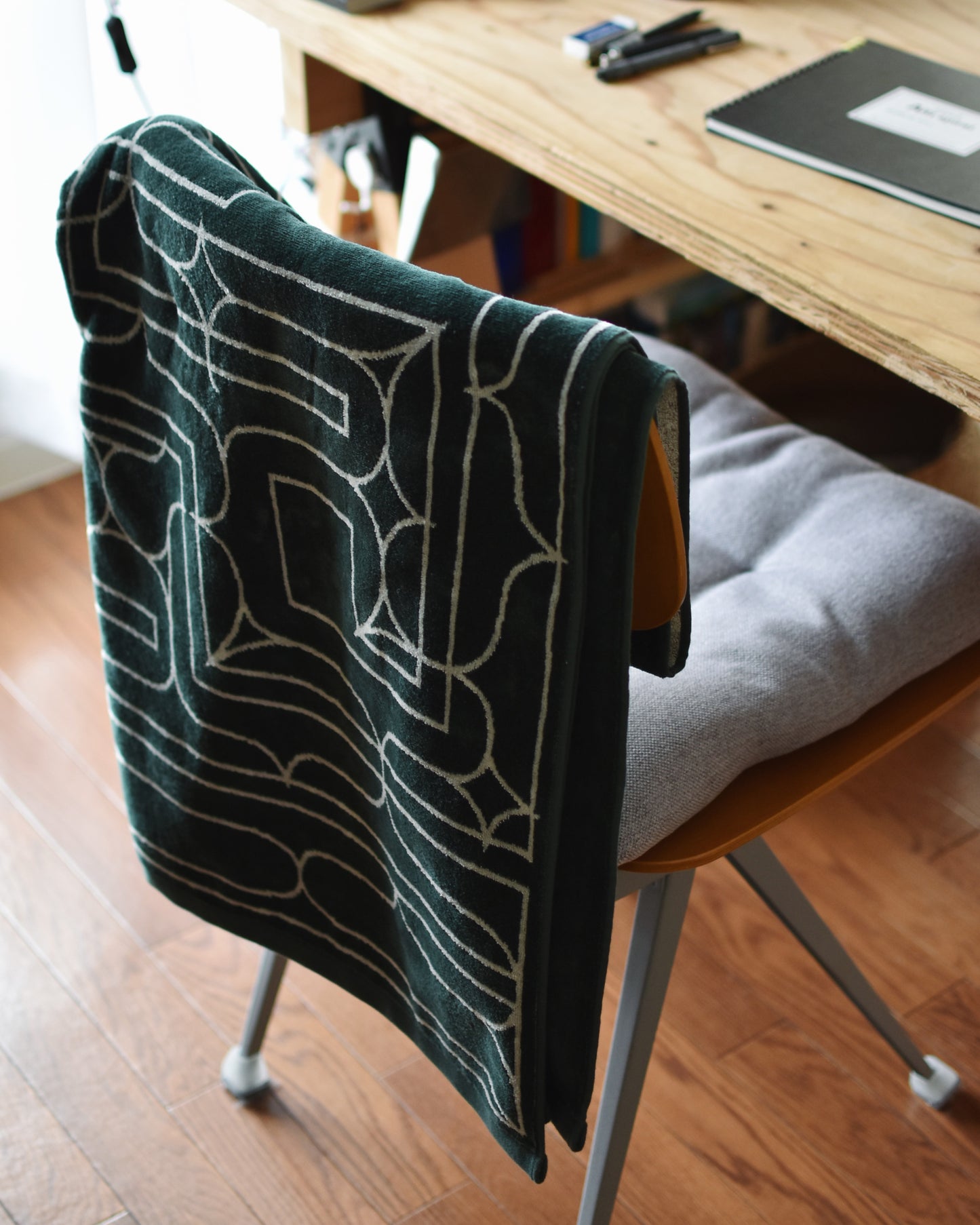 アイヌ文様の今治タオルブランケット　4color