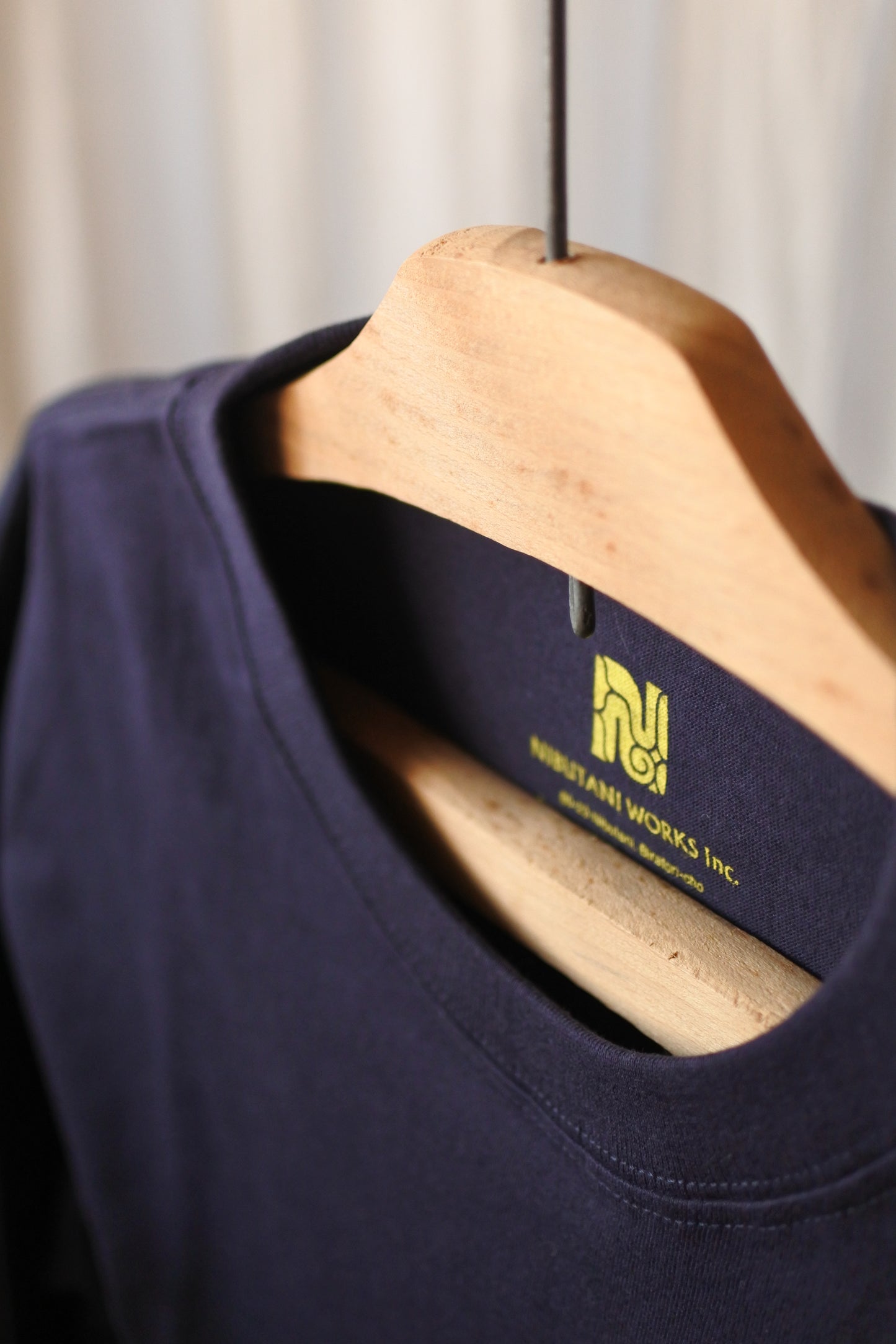 アイヌ文様線画バックプリントロングスリーブTシャツ　3color