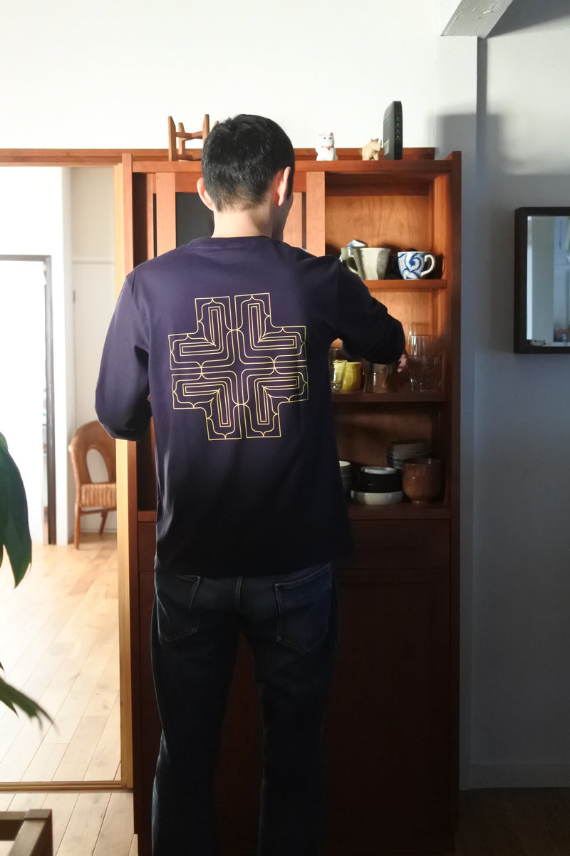 アイヌ文様線画バックプリントロングスリーブTシャツ　3color