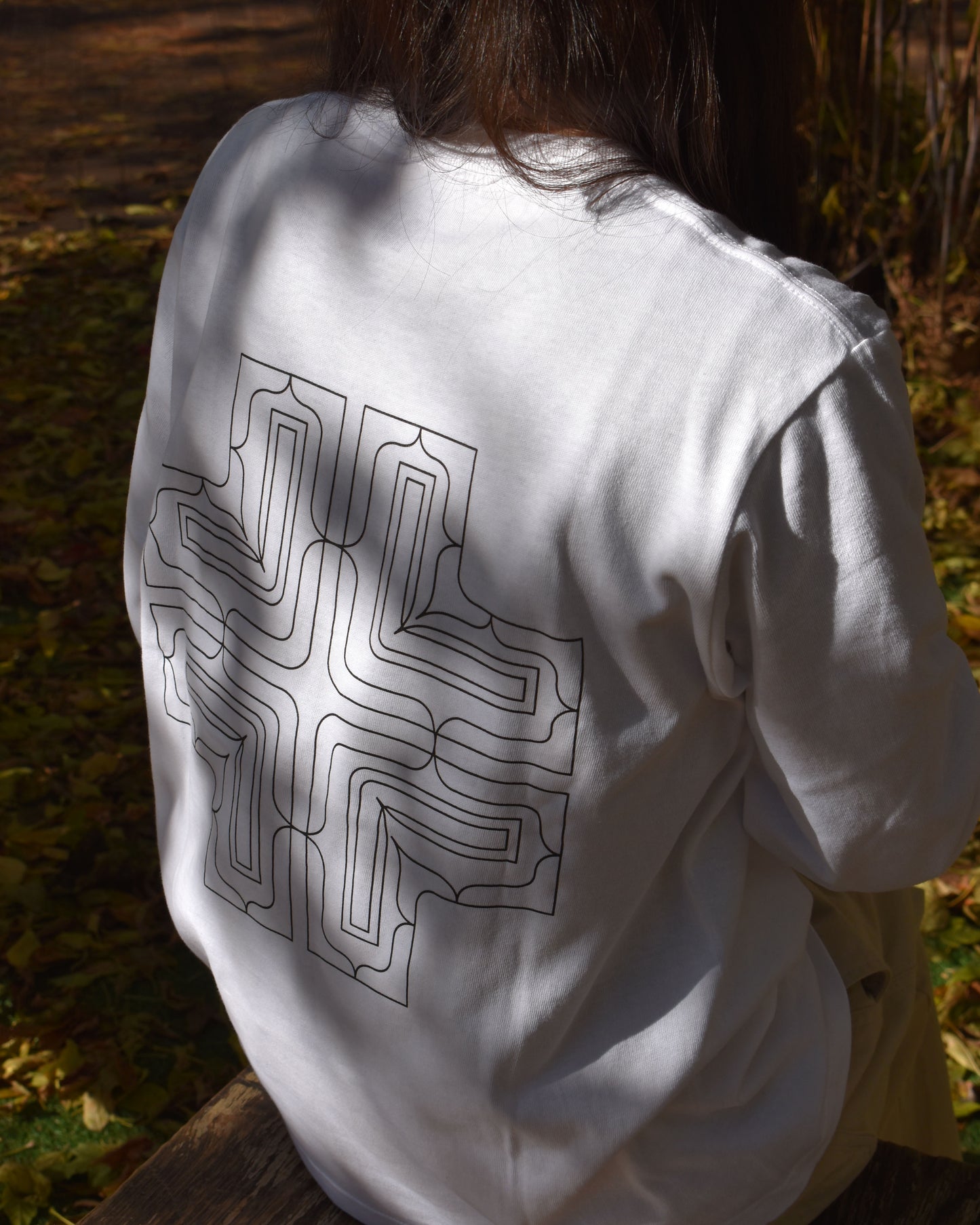 アイヌ文様線画バックプリントロングスリーブTシャツ　3color