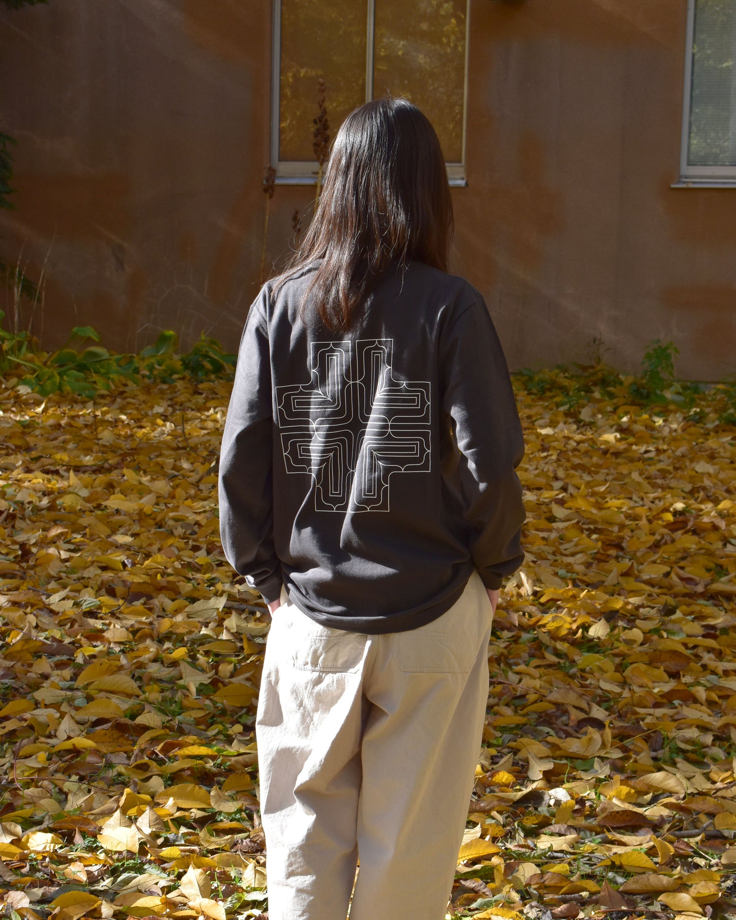 アイヌ文様線画バックプリントロングスリーブTシャツ　3color