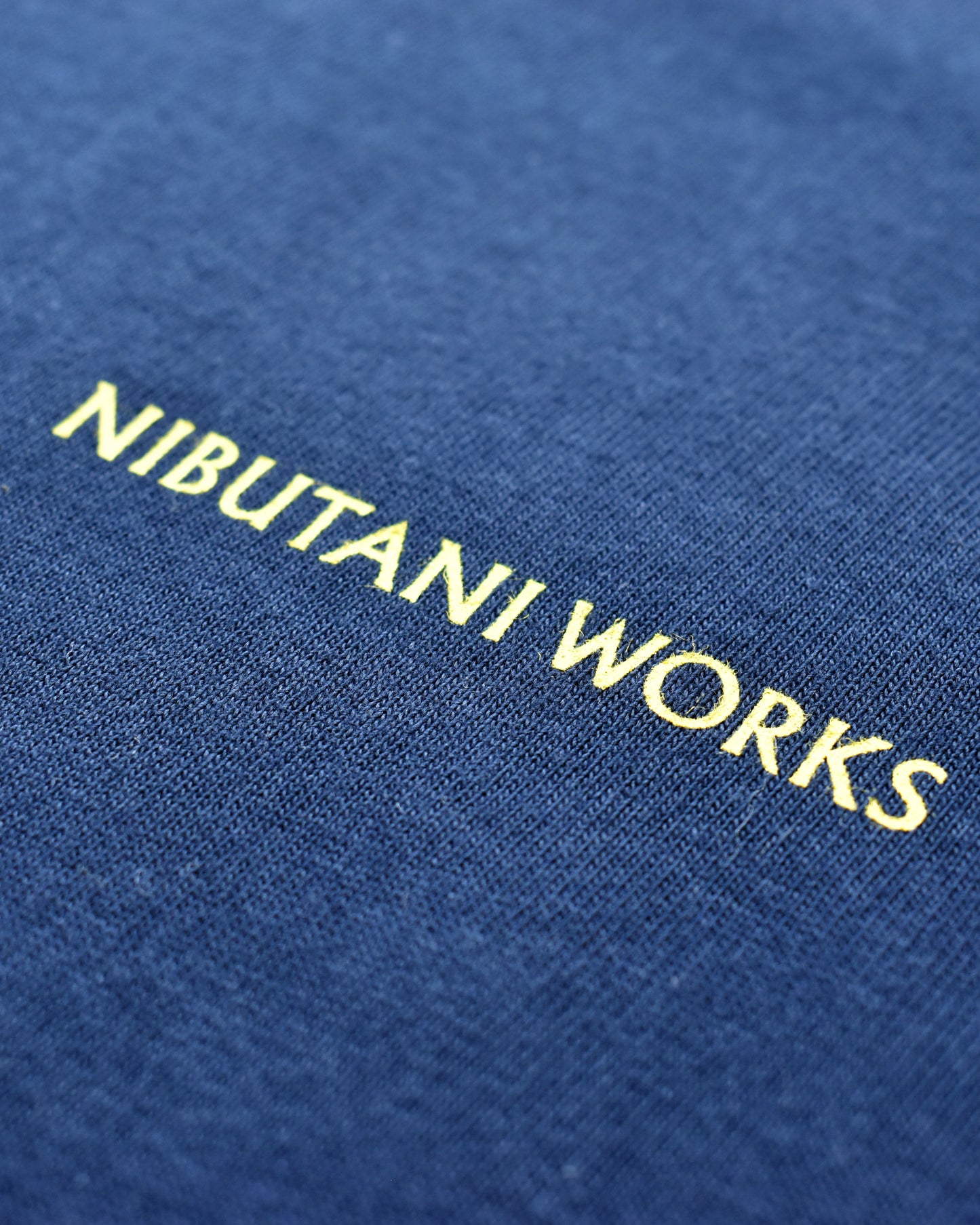 アイヌ文様線画バックプリントTシャツ　4color