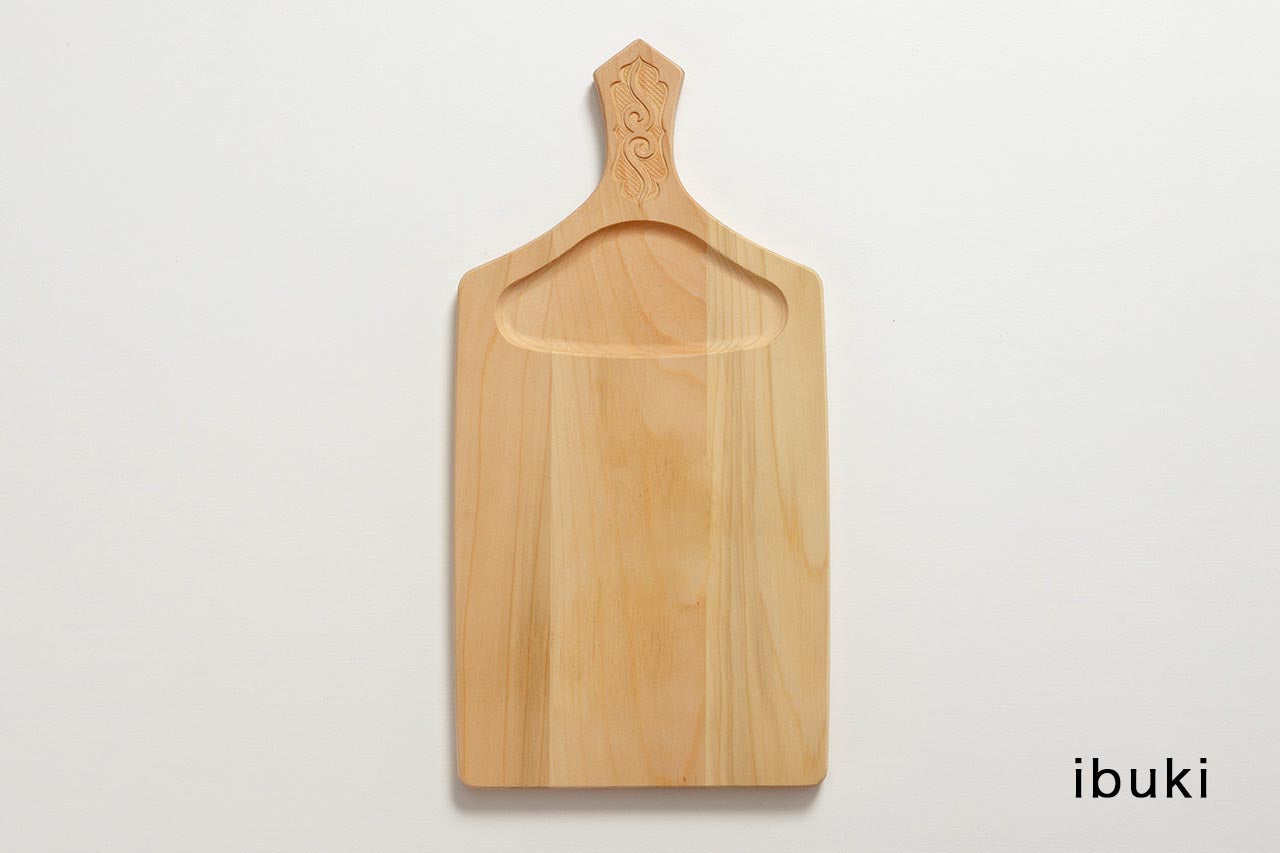 アイヌ文様のカッティングプレート