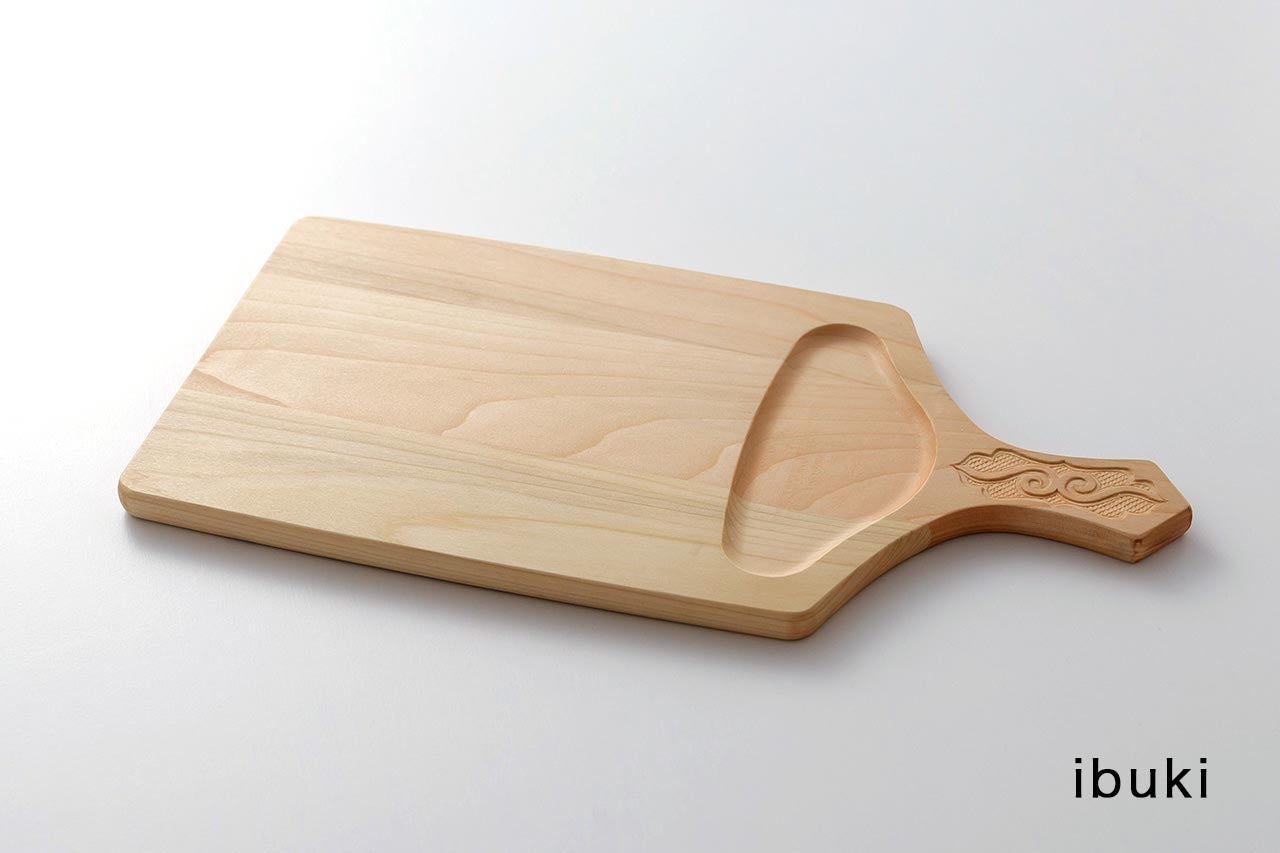 アイヌ文様のカッティングプレート