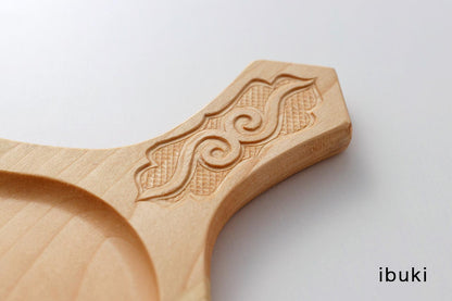 アイヌ文様のカッティングプレート