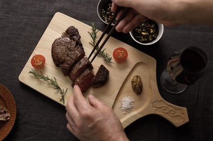 アイヌ文様のカッティングプレート