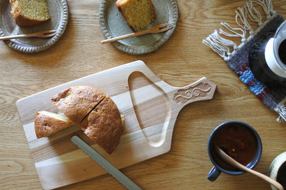 アイヌ文様のカッティングプレート