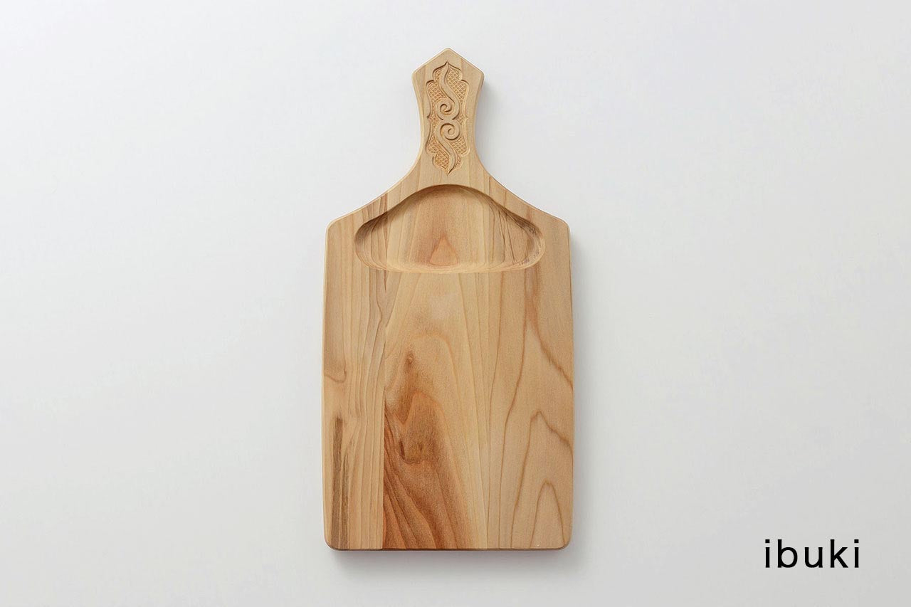 アイヌ文様のカッティングプレート