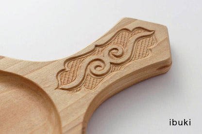 アイヌ文様のカッティングプレート