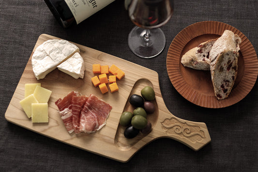 アイヌ文様のカッティングプレート