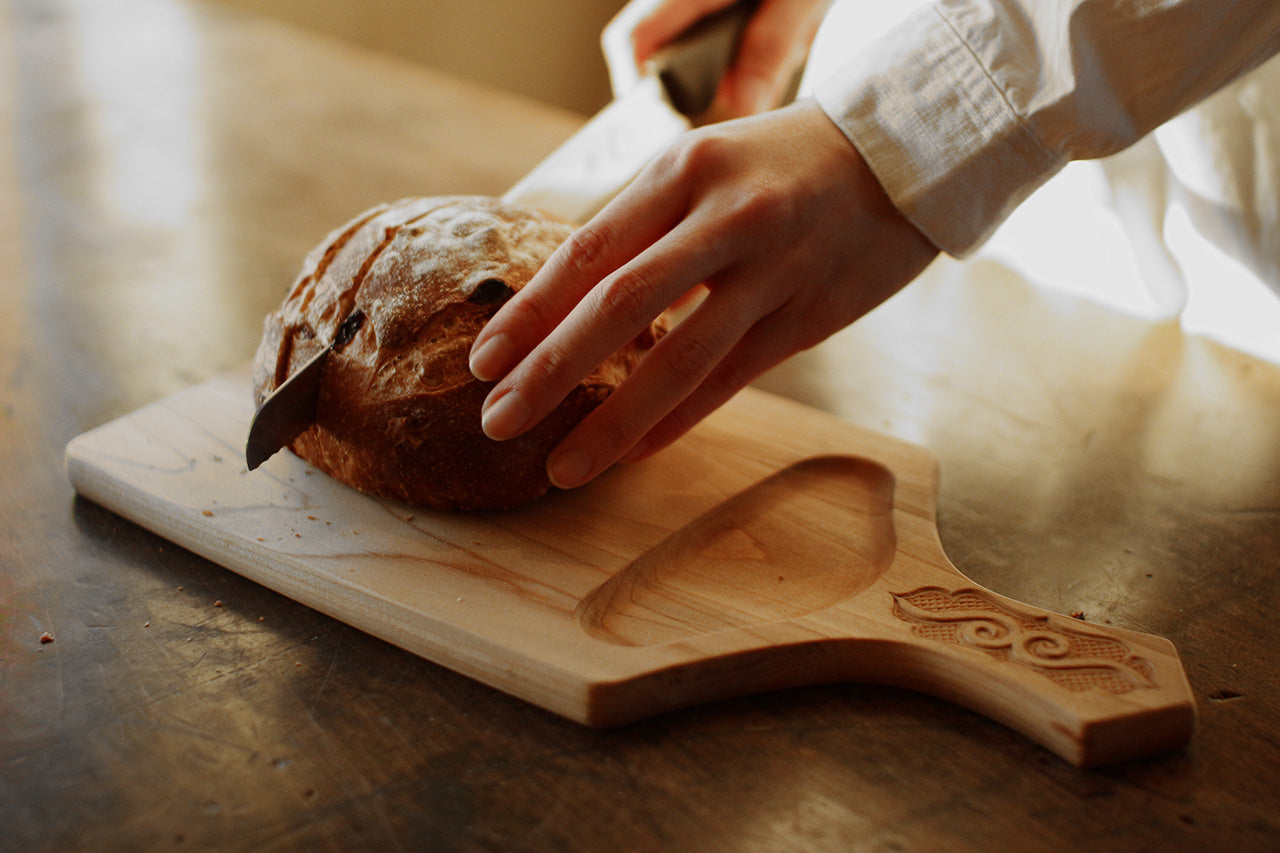 アイヌ文様のカッティングプレート