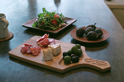 アイヌ文様のカッティングプレート