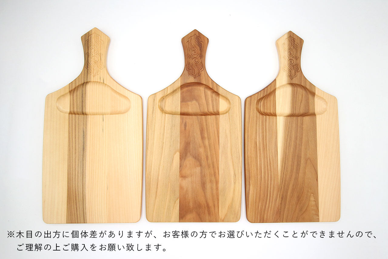 アイヌ文様のカッティングプレート