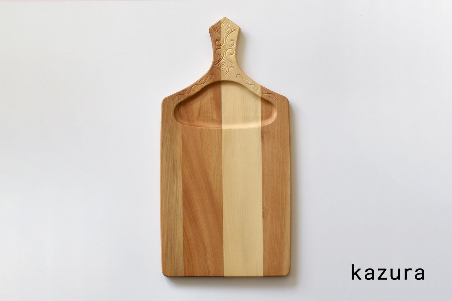 アイヌ文様のカッティングプレート