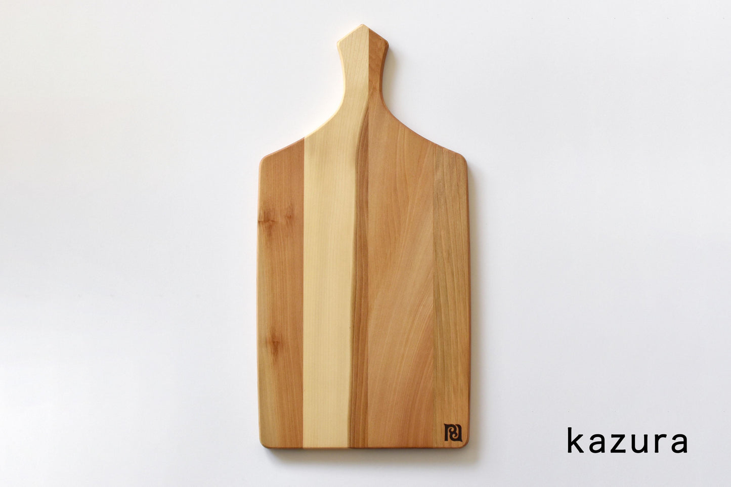 アイヌ文様のカッティングプレート