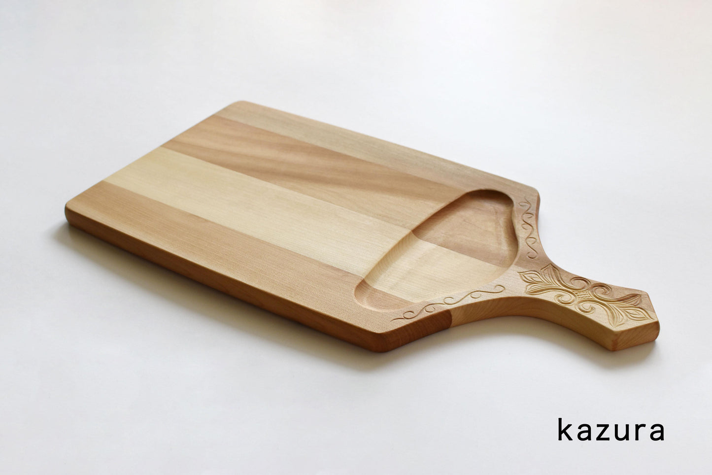 アイヌ文様のカッティングプレート