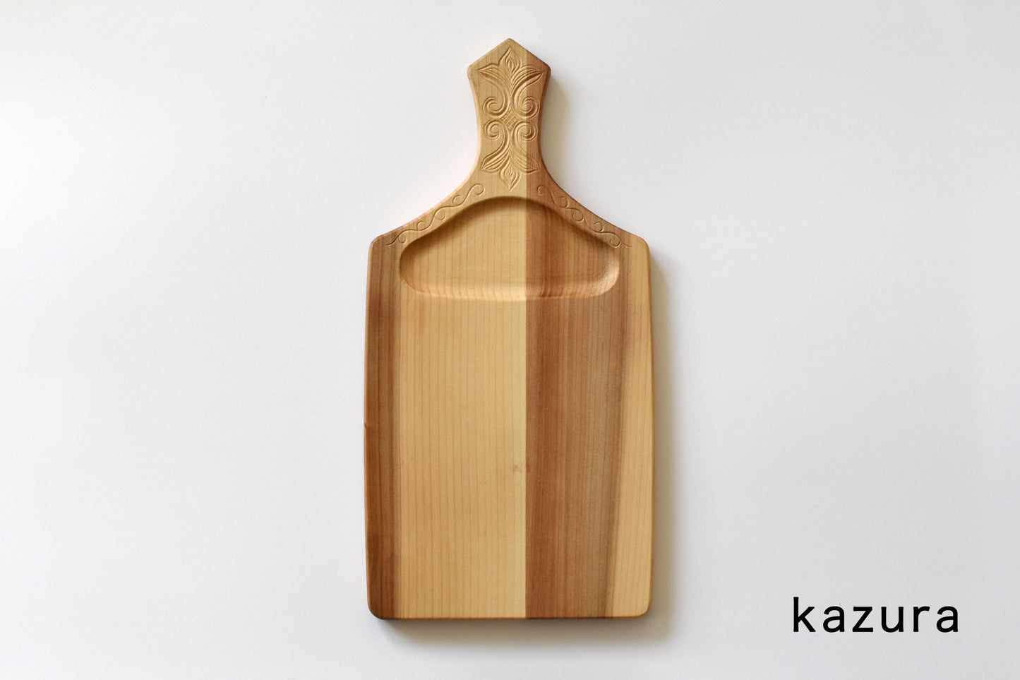 アイヌ文様のカッティングプレート