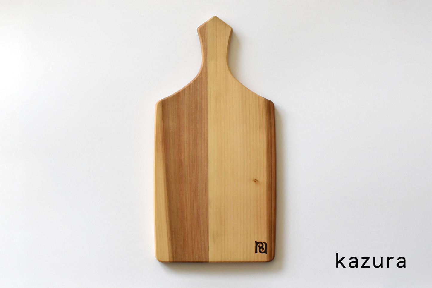 アイヌ文様のカッティングプレート