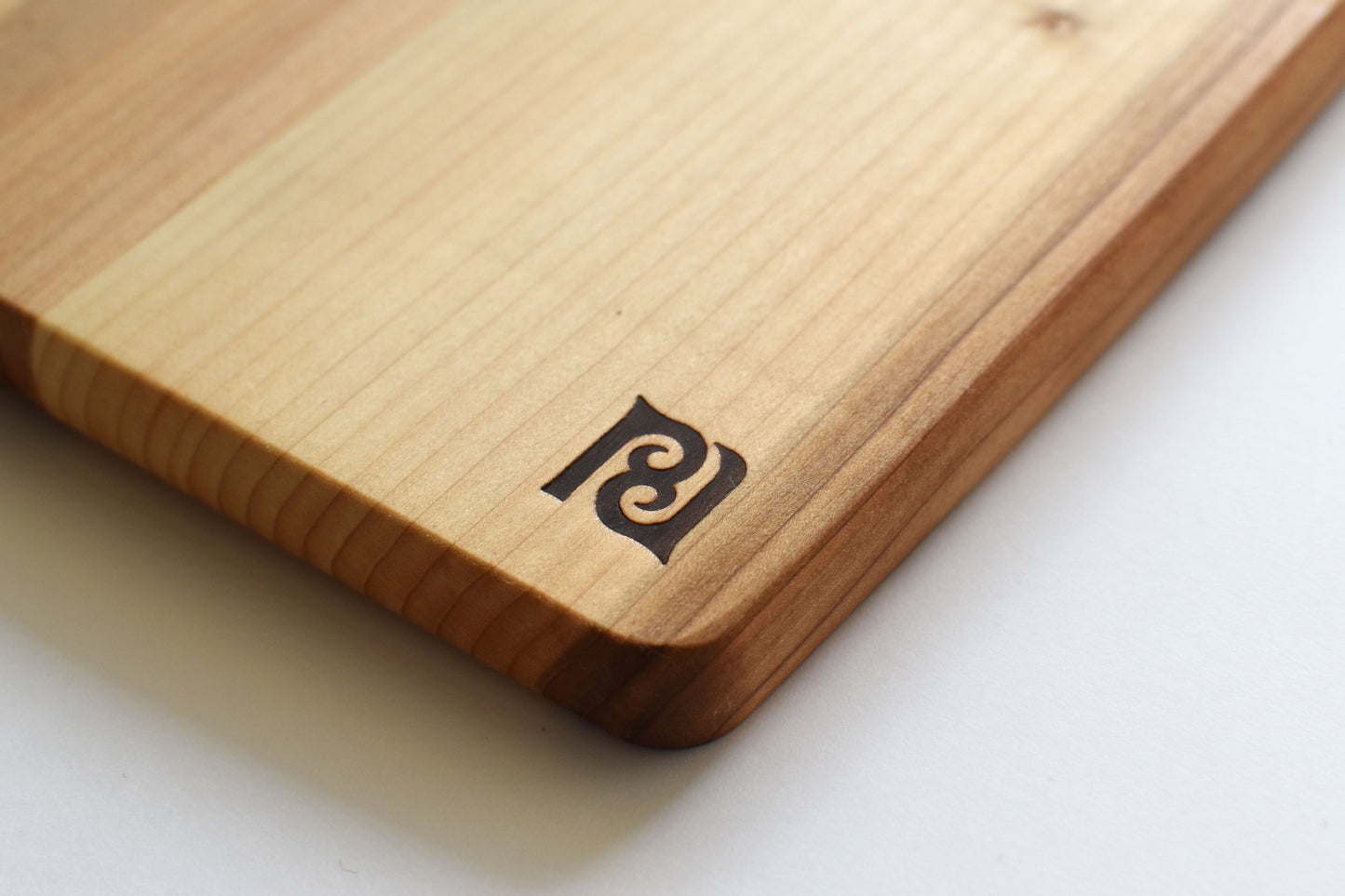 アイヌ文様のカッティングプレート