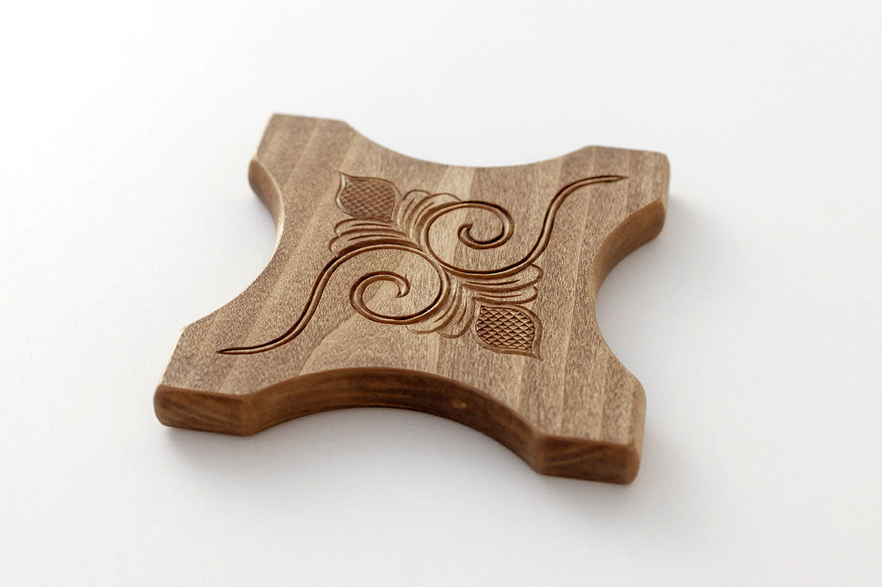 アイヌ文様の鍋敷き