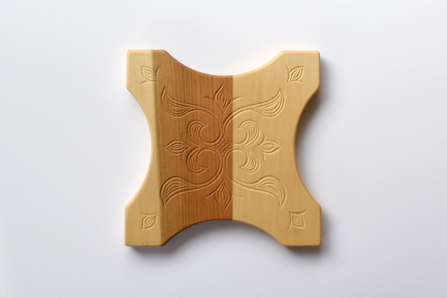 アイヌ文様の鍋敷き