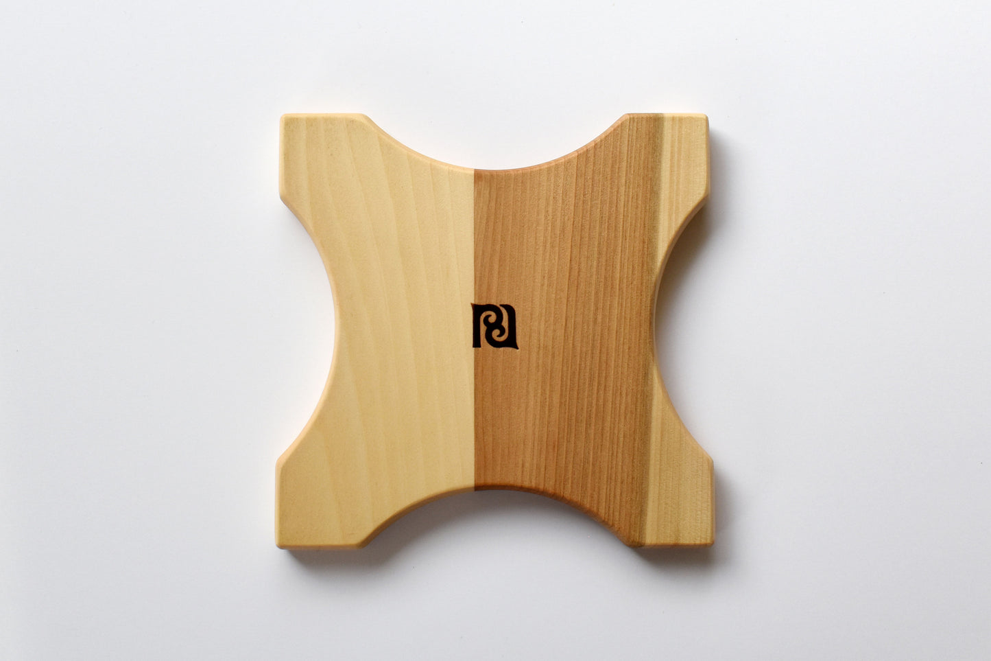 アイヌ文様の鍋敷き