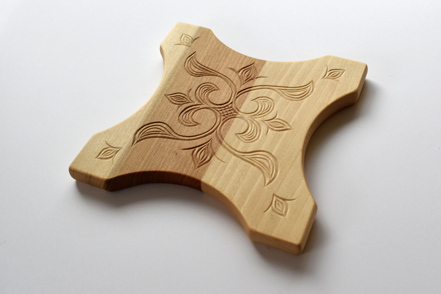 アイヌ文様の鍋敷き